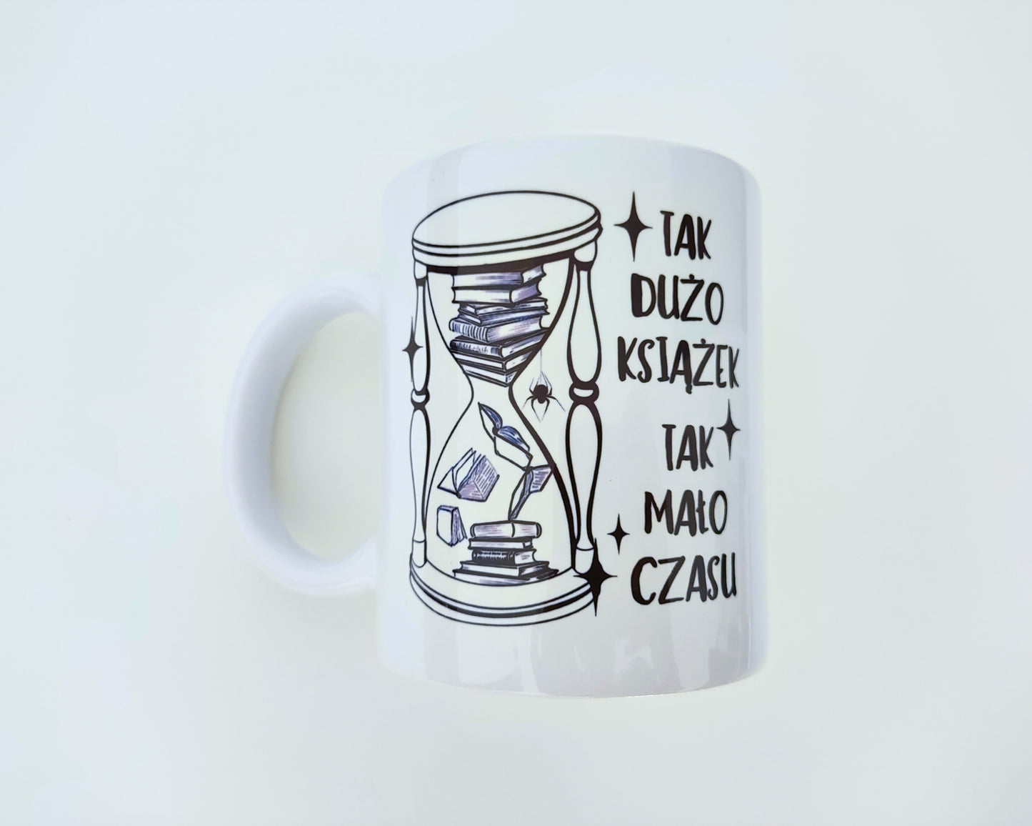 Kubek z motywem książkowym z zestawu prezentowego dla Książkoholika